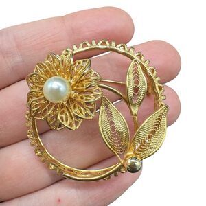 Vintage Jewelry Gold Tone Floral Brooch Flower Pin